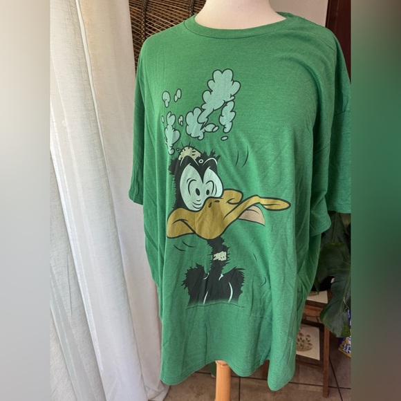 Daffy Duck Disney Green Cartoon Graphic T-Shirt - Picture 1 of 2